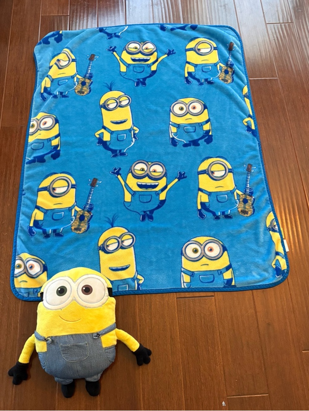 Minions Plush Toy & Minion Print Throw Blanket